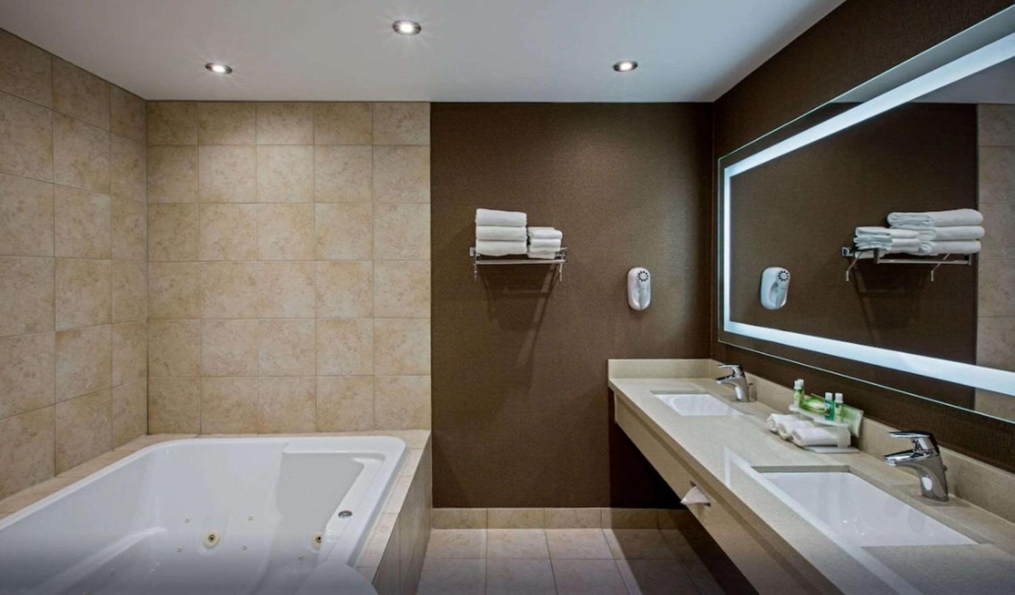Quality Inn & Suites Regina Downtown מראה חיצוני תמונה